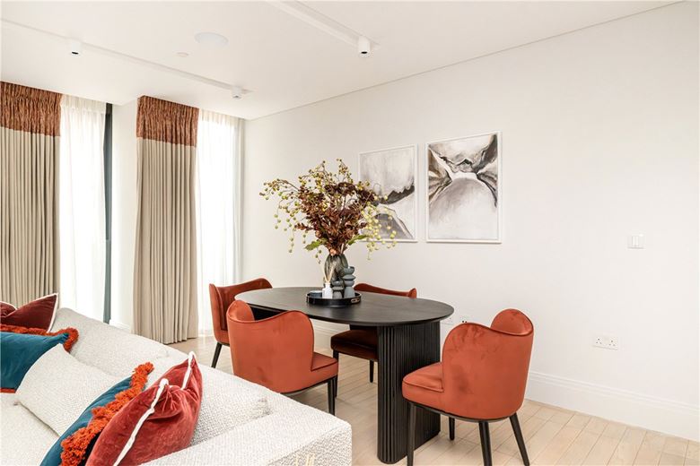 2 bedroom flat, Cork Street, Mayfair W1S - Let Agreed