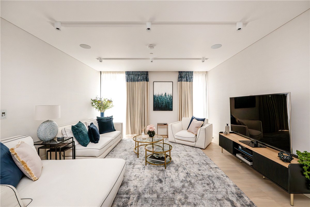 2 bedroom flat, Cork Street, Mayfair W1S - Available