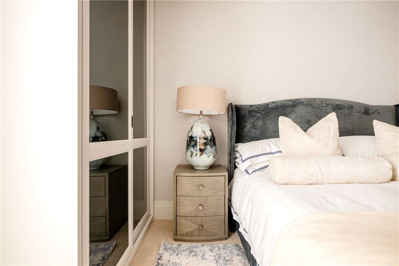 2 bedroom flat, Cork Street, Mayfair W1S - Available