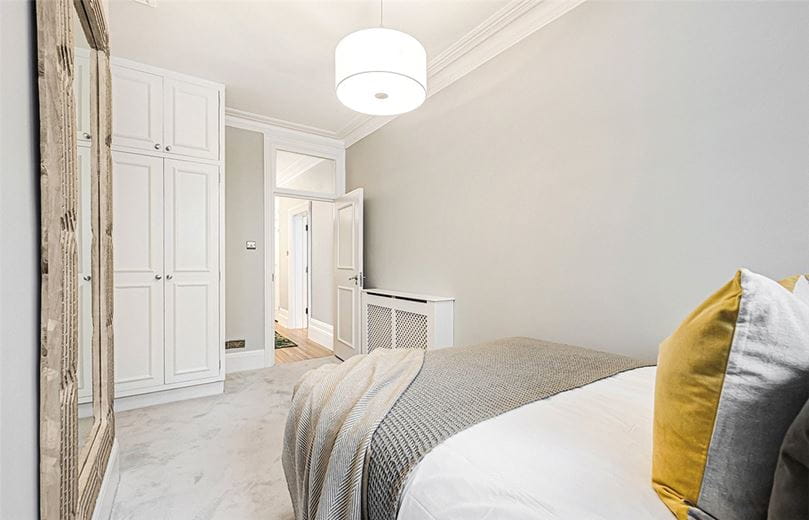 2 bedroom flat, St Georges Court, Gloucester Road SW7 - Available