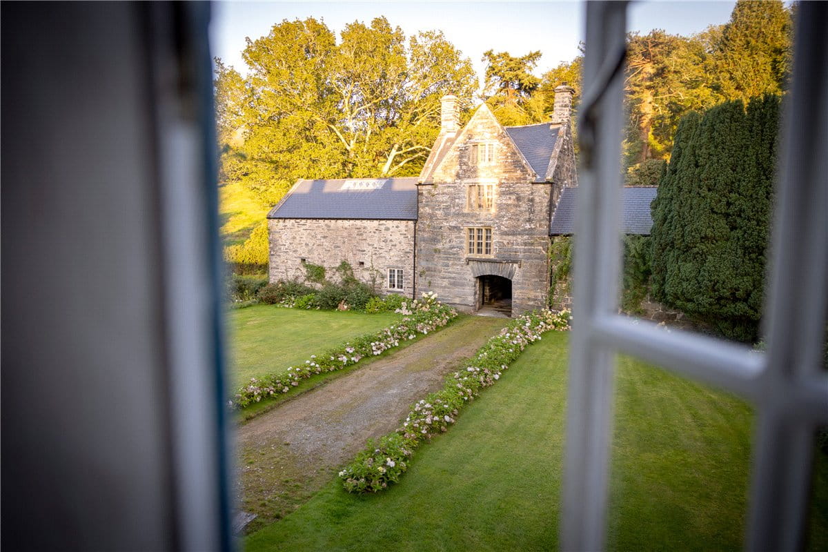 11 bedroom house, Talsarnau, Gwynedd LL47 - Available