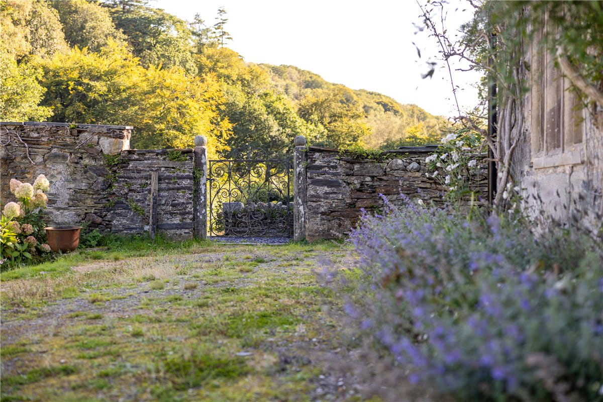 11 bedroom house, Talsarnau, Gwynedd LL47 - Available