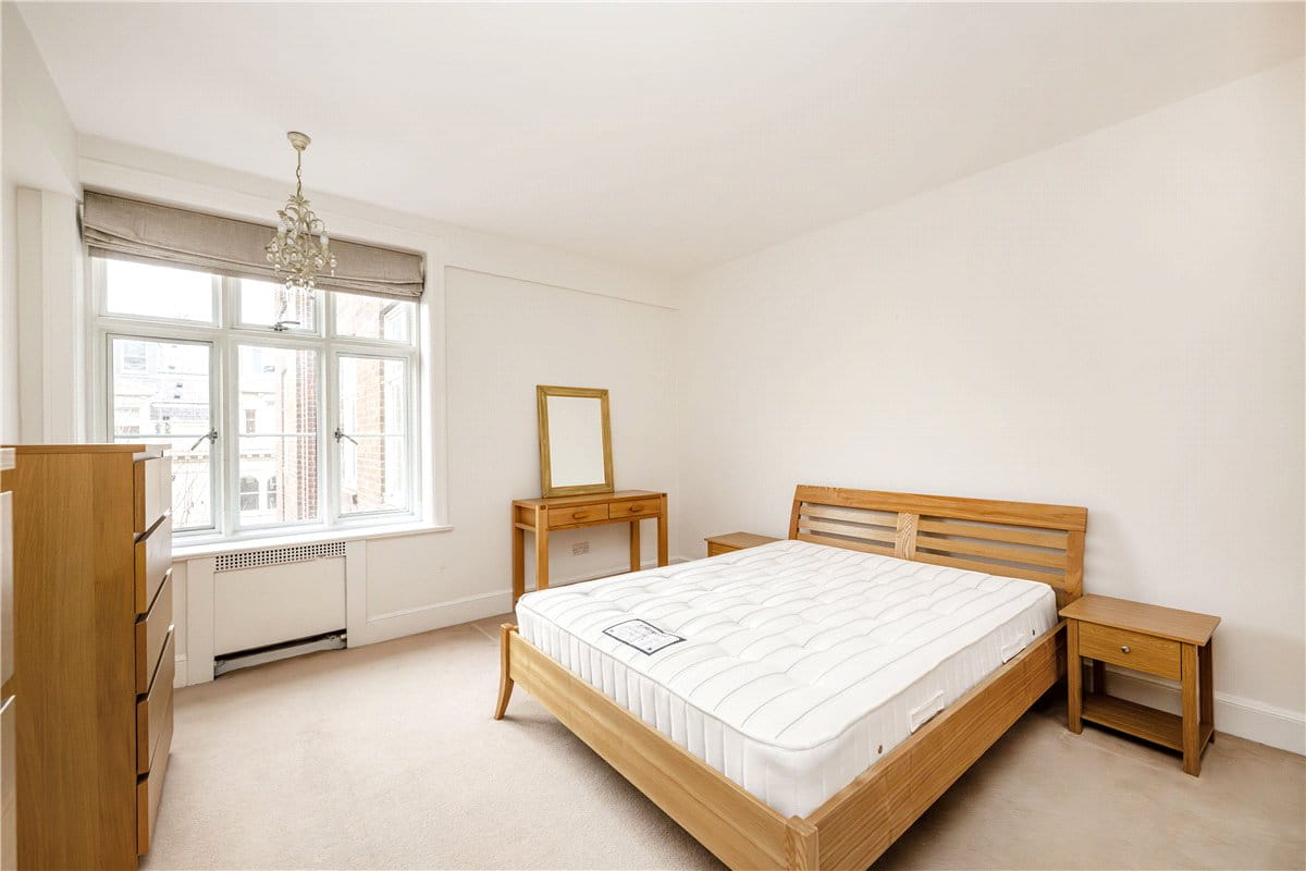 1 bedroom flat, Chesterfield Gardens, Mayfair W1J - Available