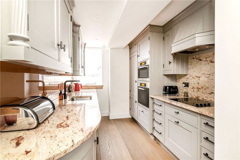 2 bedroom flat, Bourdon Street, London W1K - Available