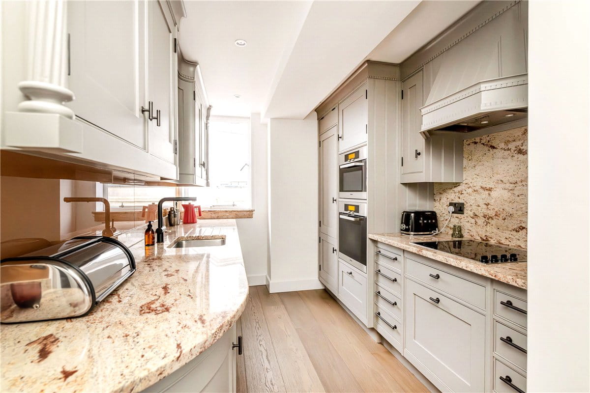 2 bedroom flat, Bourdon Street, London W1K - Available