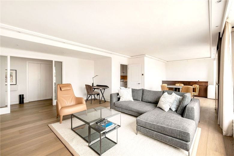2 bedroom flat, Bourdon Street, London W1K - Available