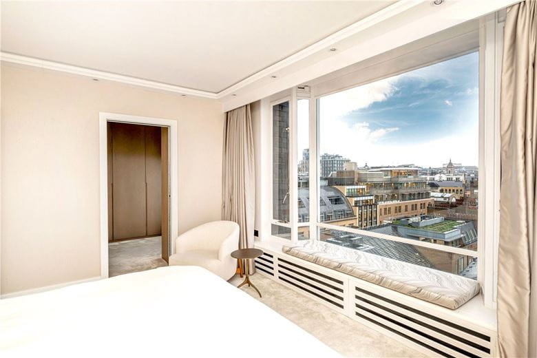 2 bedroom flat, Bourdon Street, London W1K - Available