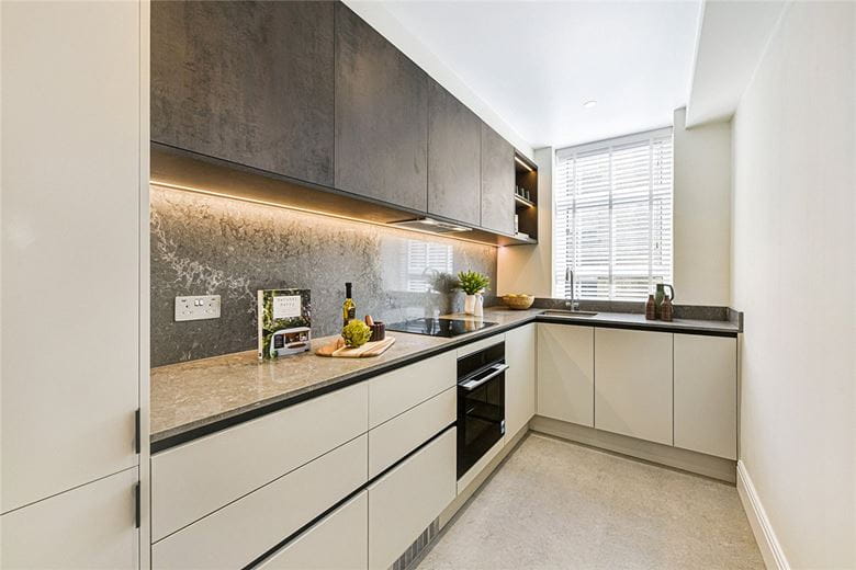 2 bedroom flat, Richmond Court, 200 Sloane Street SW1X - Available