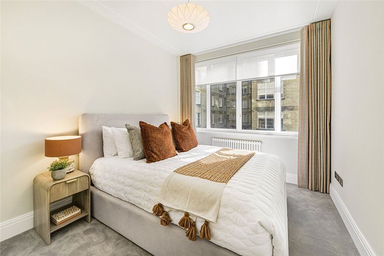 2 bedroom flat, Richmond Court, 200 Sloane Street SW1X - Available