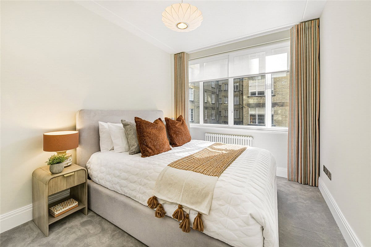 2 bedroom flat, Richmond Court, 200 Sloane Street SW1X - Available
