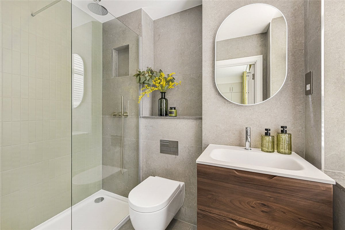 2 bedroom flat, Richmond Court, 200 Sloane Street SW1X - Available