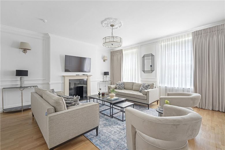 3 bedroom flat, Gloucester Place, Marylebone W1U - Let Agreed
