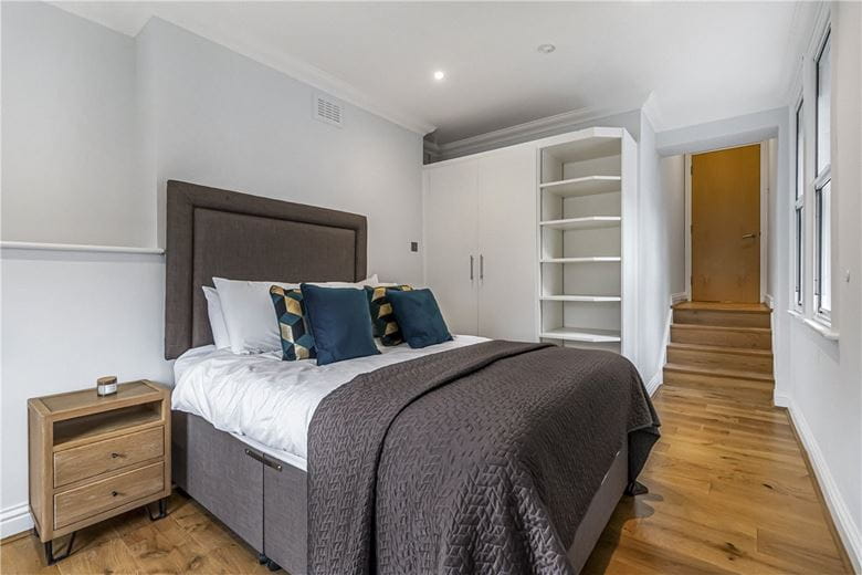 3 bedroom flat, Marylebone High Street, Marylebone W1U - Available