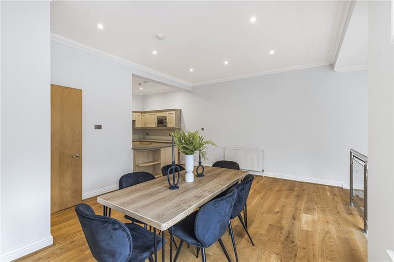 3 bedroom flat, Marylebone High Street, Marylebone W1U - Available