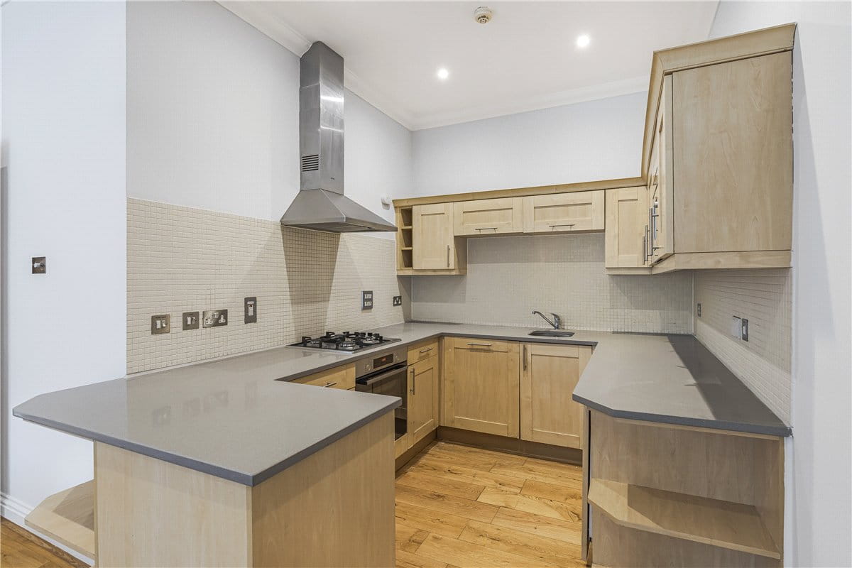 3 bedroom flat, Marylebone High Street, Marylebone W1U - Available