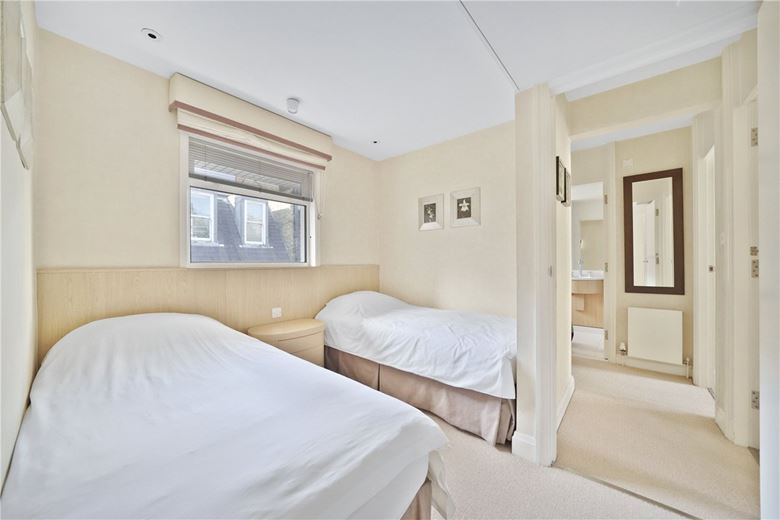 2 bedroom flat, St Christopher's Place, Marylebone W1U - Available
