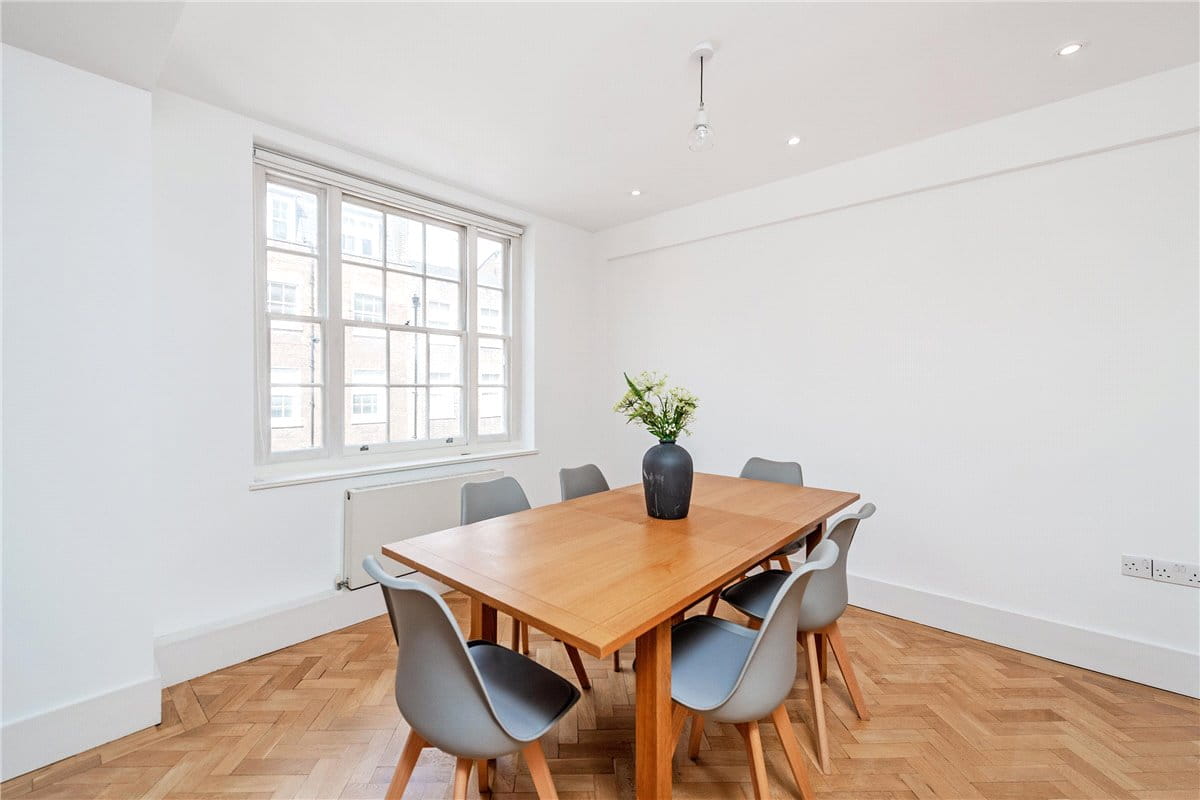 2 bedroom flat, Wimpole Street, Marylebone W1G - Available
