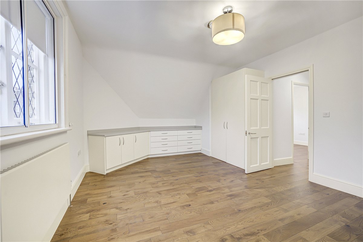 3 bedroom flat, Queen Anne Street, London W1G - Available