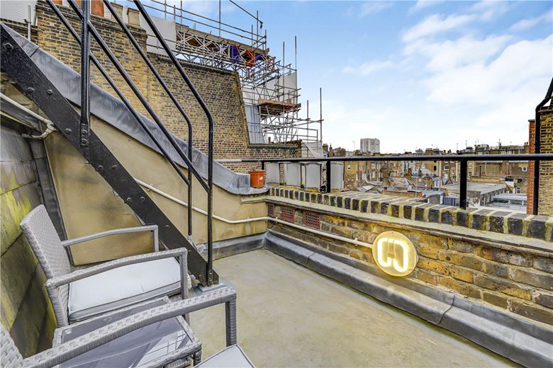 3 bedroom flat, Queen Anne Street, London W1G - Available