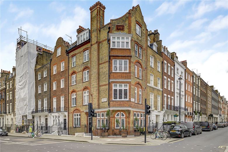 3 bedroom flat, Queen Anne Street, London W1G - Available