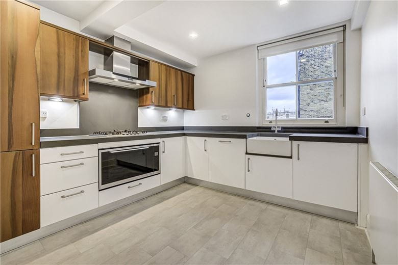 3 bedroom flat, Queen Anne Street, London W1G - Available