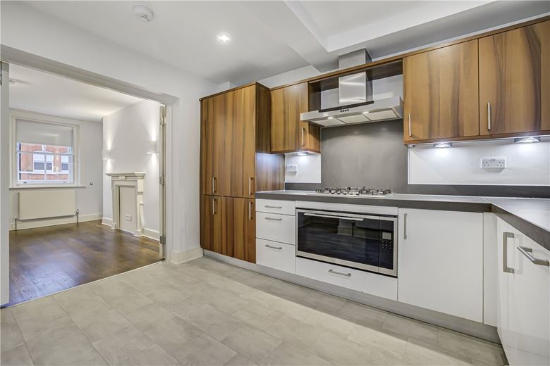 3 bedroom flat, Queen Anne Street, London W1G - Available