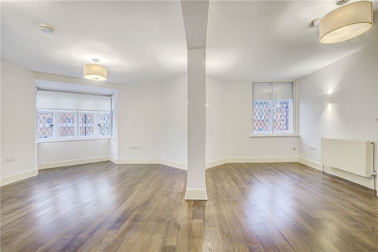 3 bedroom flat, Queen Anne Street, London W1G - Available