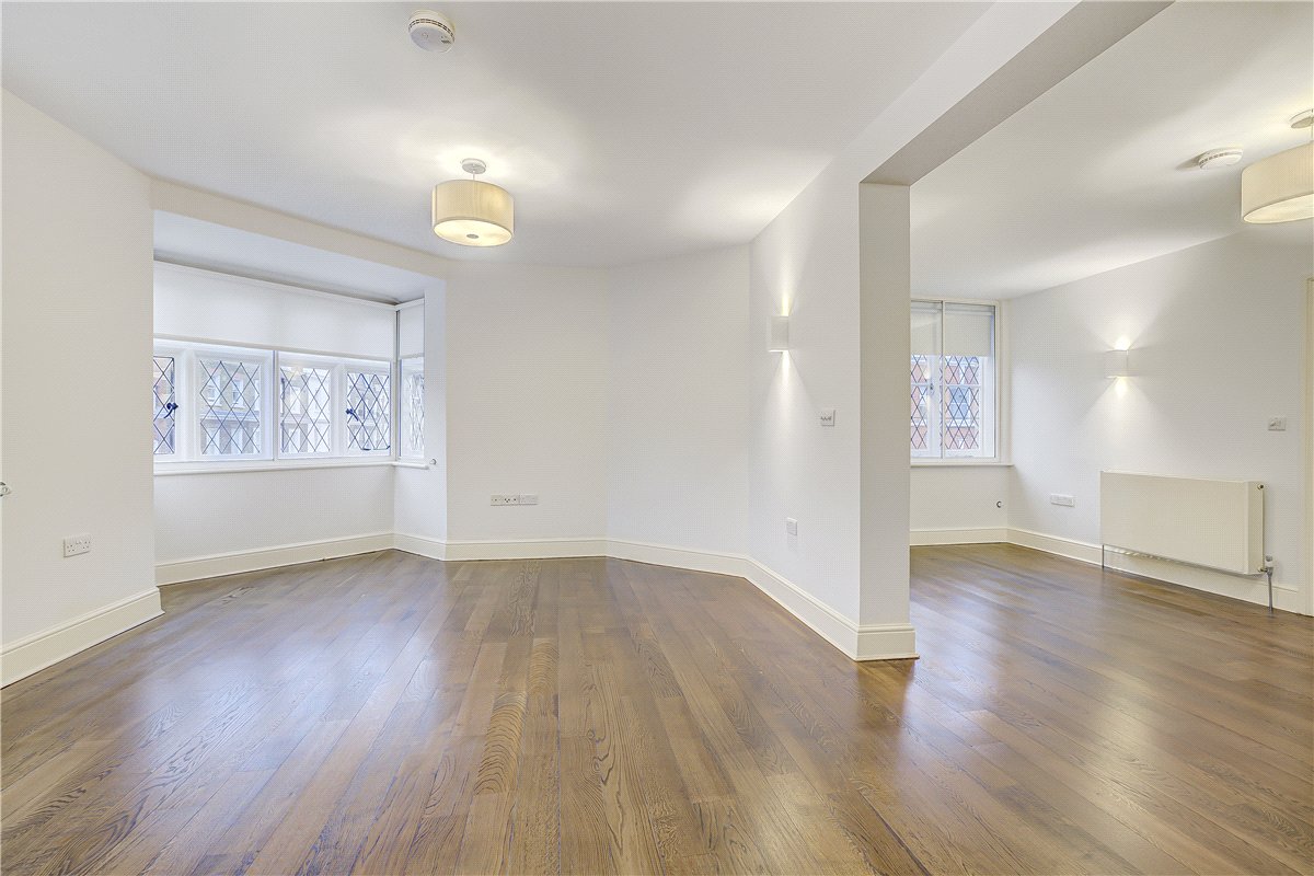 3 bedroom flat, Queen Anne Street, London W1G - Available