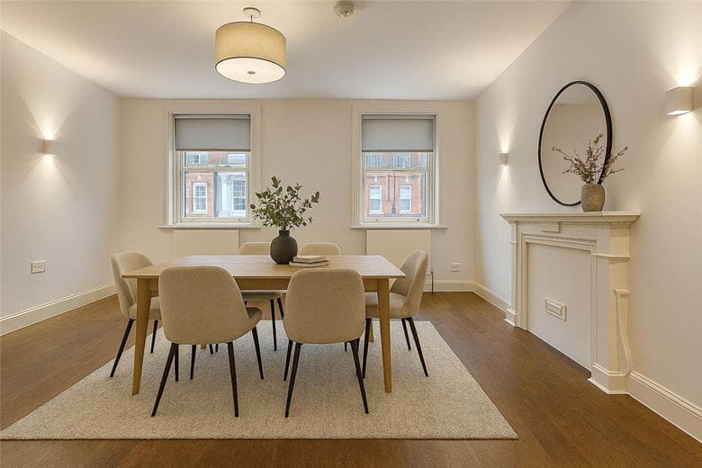 3 bedroom flat, Queen Anne Street, London W1G - Available