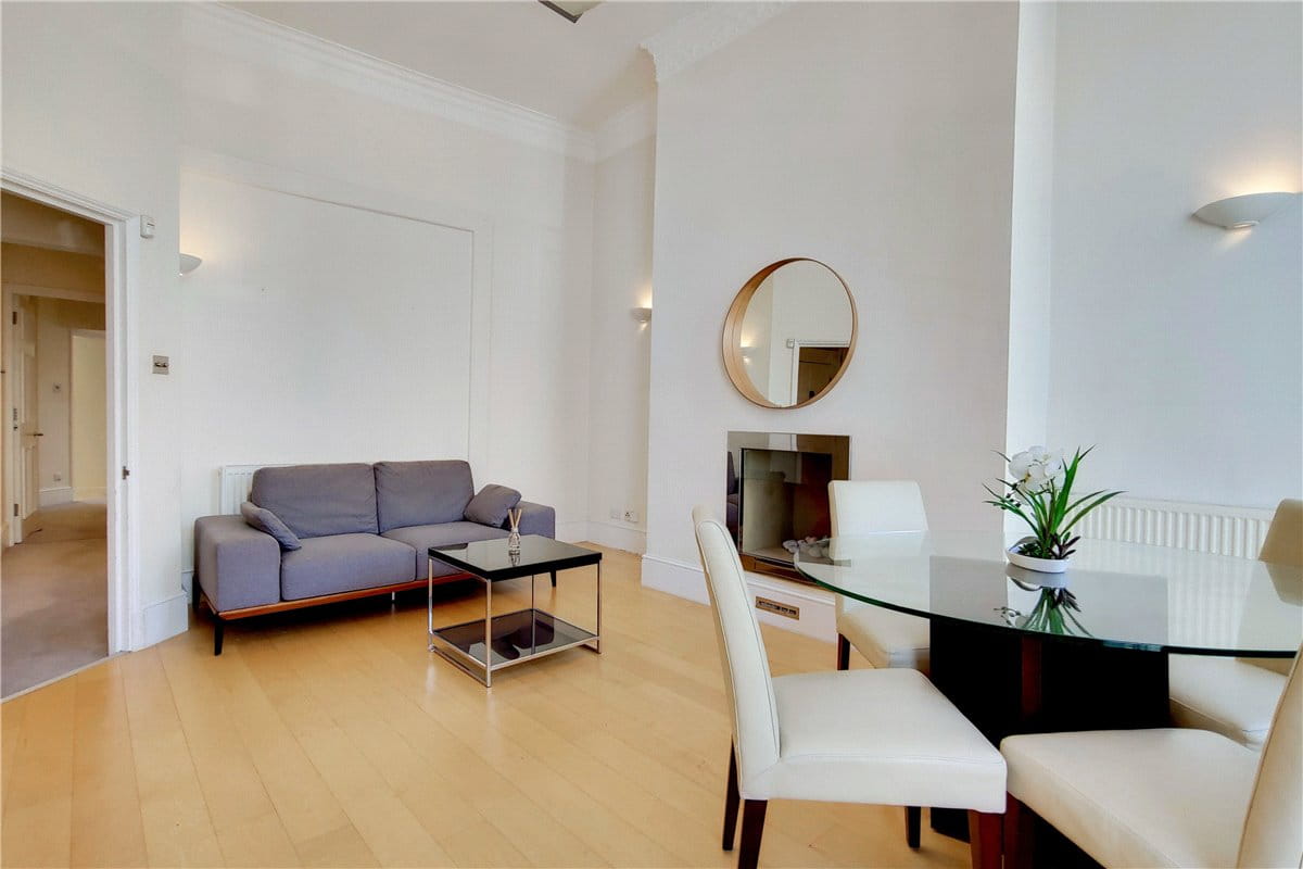2 bedroom flat, Weymouth Street, Marylebone W1G - Available
