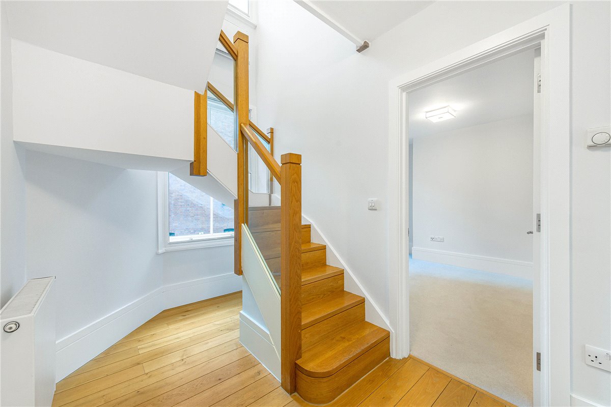 3 bedroom house, Welbeck Way, Marylebone W1G - Available