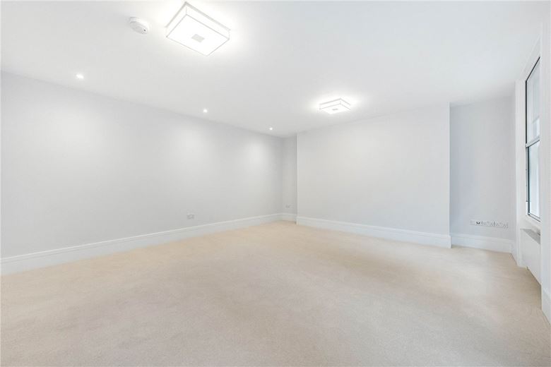 3 bedroom house, Welbeck Way, Marylebone W1G - Available