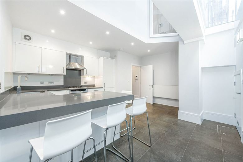 3 bedroom house, Welbeck Way, Marylebone W1G - Available