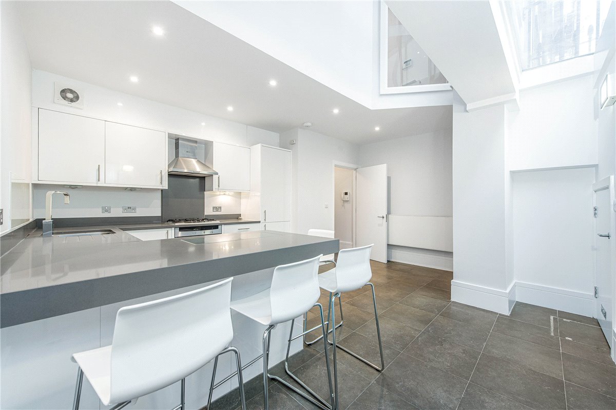 3 bedroom house, Welbeck Way, Marylebone W1G - Available