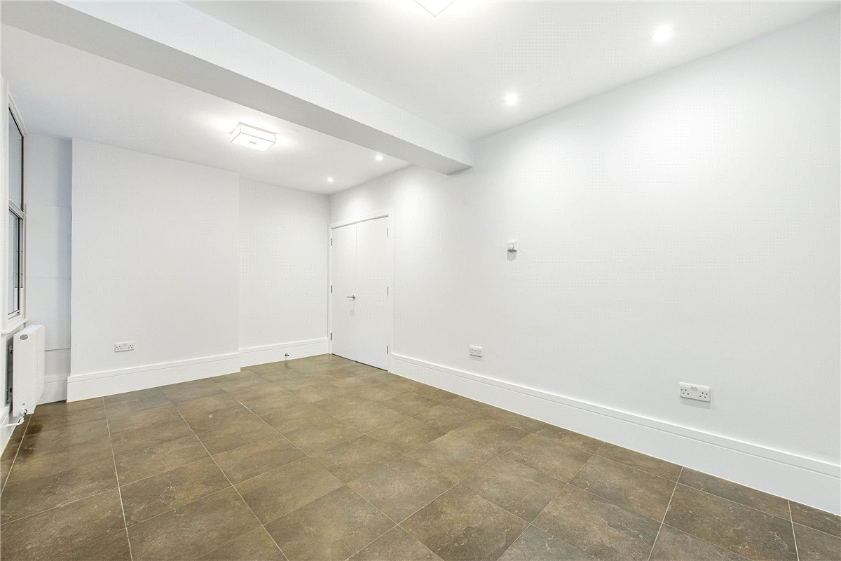 3 bedroom house, Welbeck Way, Marylebone W1G - Available