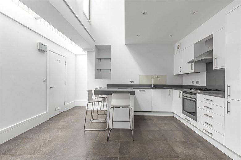 3 bedroom house, Welbeck Way, Marylebone W1G - Available