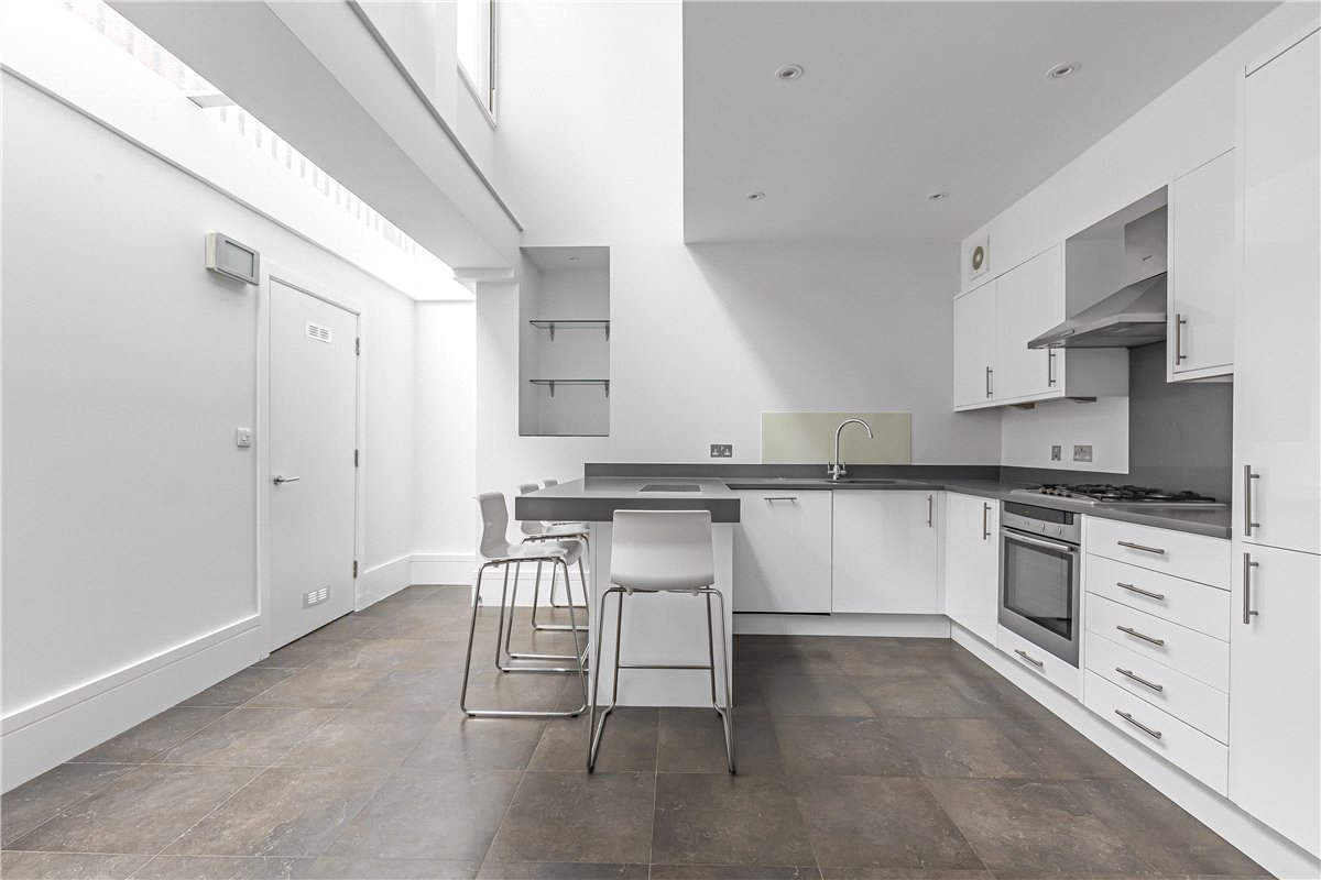 3 bedroom house, Welbeck Way, Marylebone W1G - Available