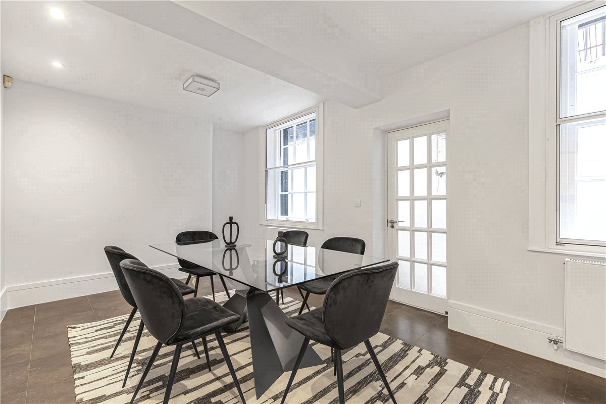 3 bedroom house, Welbeck Way, Marylebone W1G - Available