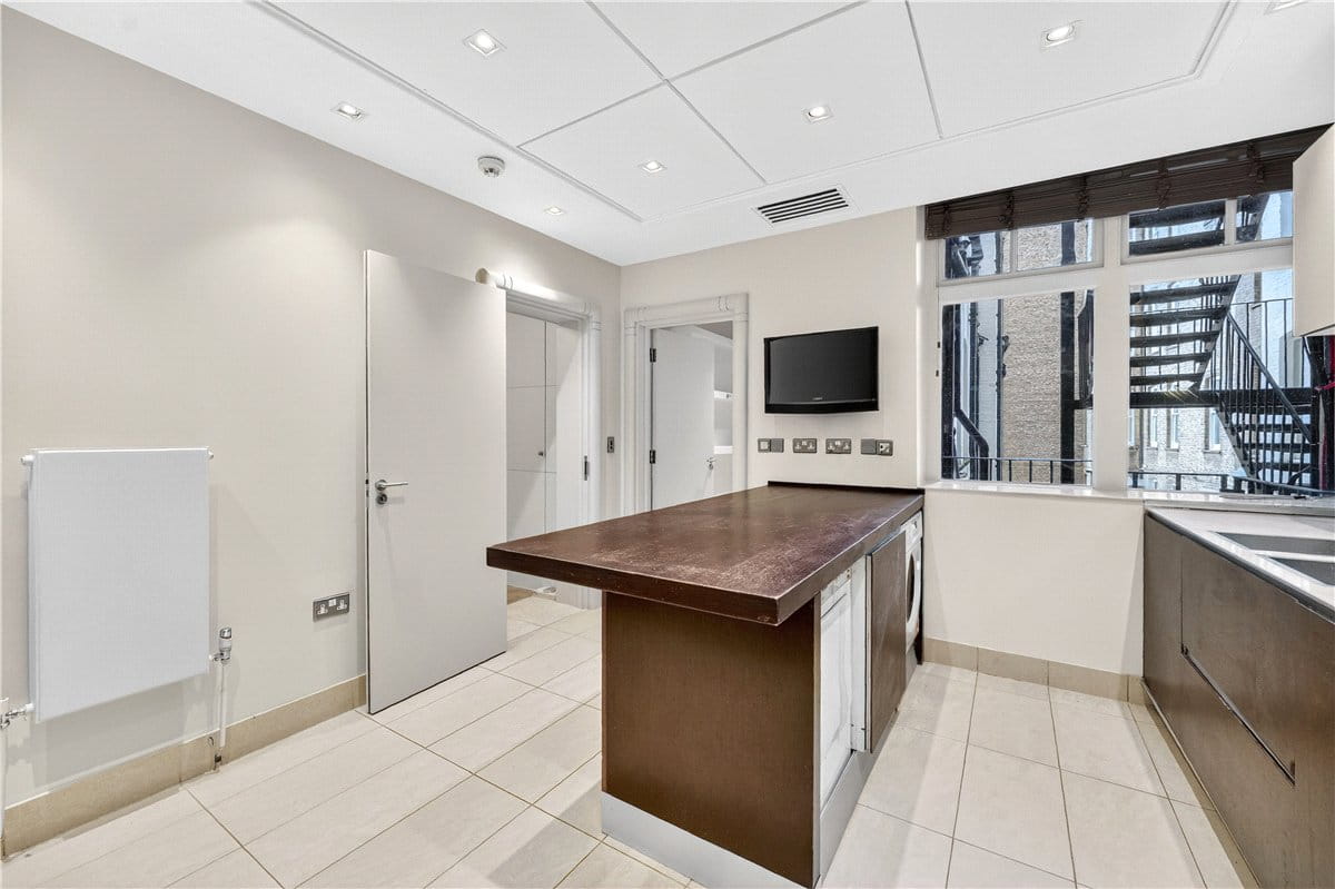 4 bedroom flat, Marylebone Road, Marylebone NW1 - Available