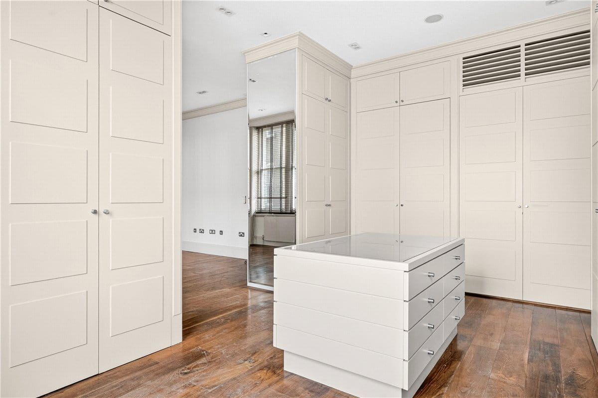 4 bedroom flat, Marylebone Road, Marylebone NW1 - Available