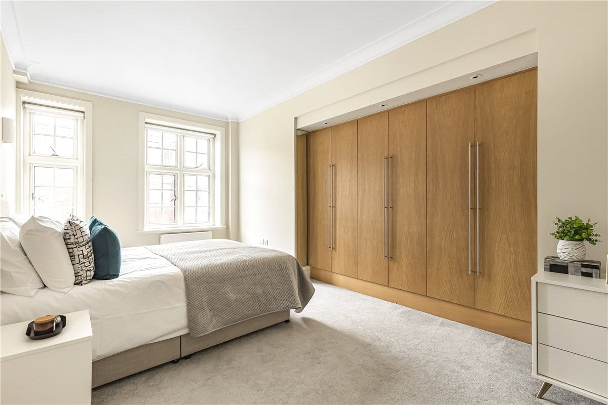 2 bedroom flat, Welbeck Street, Marylebone W1G - Available