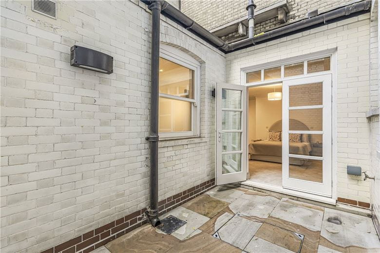 2 bedroom flat, Devonshire Street, Marylebone W1W