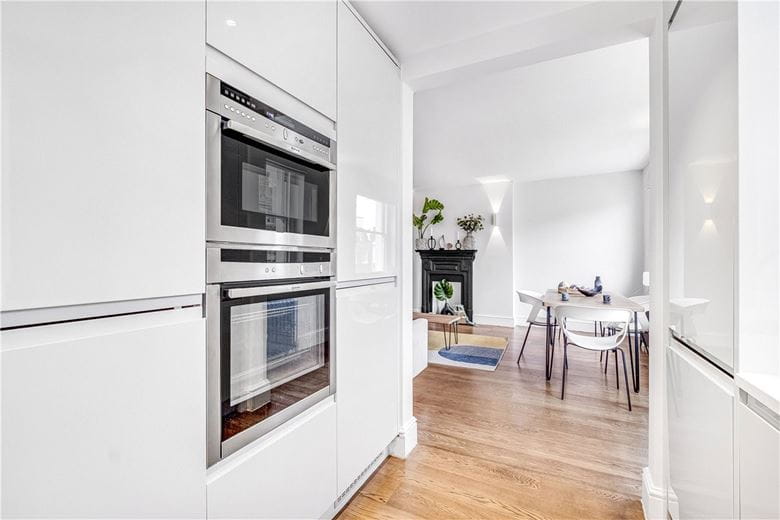 2 bedroom flat, Upper Wimpole Street, London W1G - Let Agreed