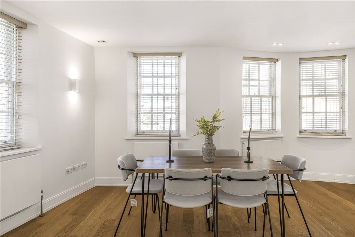 3 bedroom flat, Devonshire Street, Marylebone W1G - Available