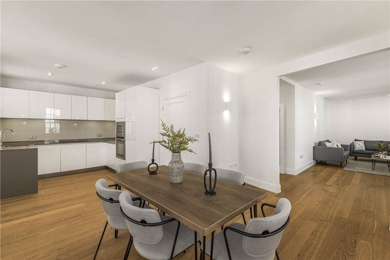 3 bedroom flat, Devonshire Street, Marylebone W1G - Available