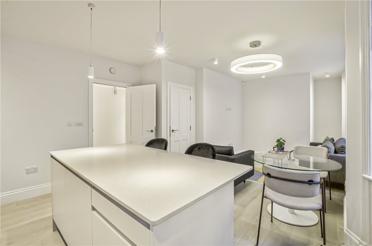 2 bedroom flat, Welbeck Street, Marylebone W1G - Available