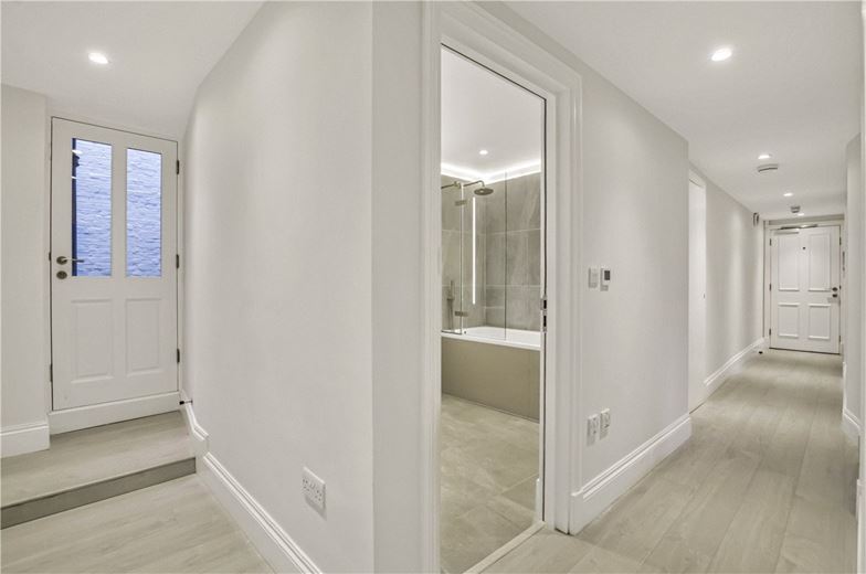 2 bedroom flat, Welbeck Street, Marylebone W1G - Available