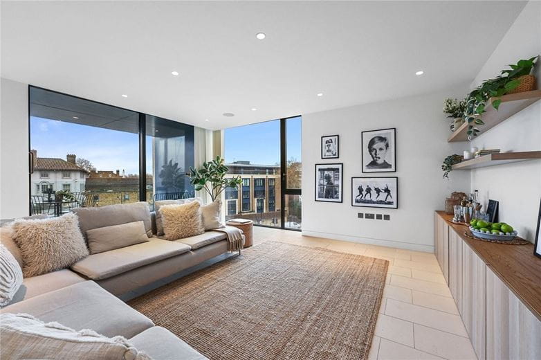 3 bedroom flat, Oval Road, London NW1 - Available