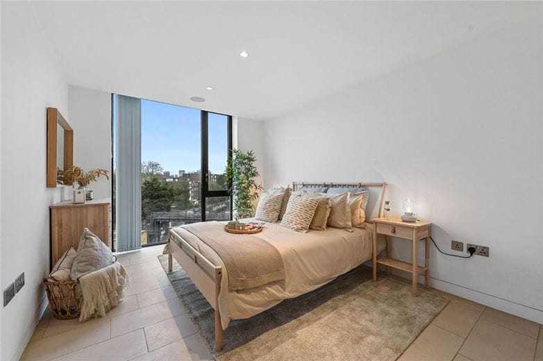 3 bedroom flat, Oval Road, London NW1 - Available