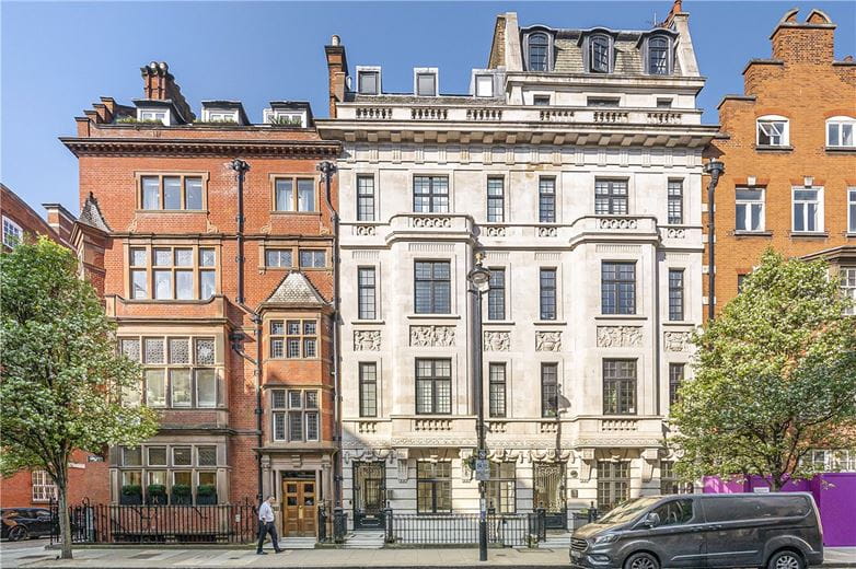 2 bedroom flat, Harley Street, Marylebone W1G - Available